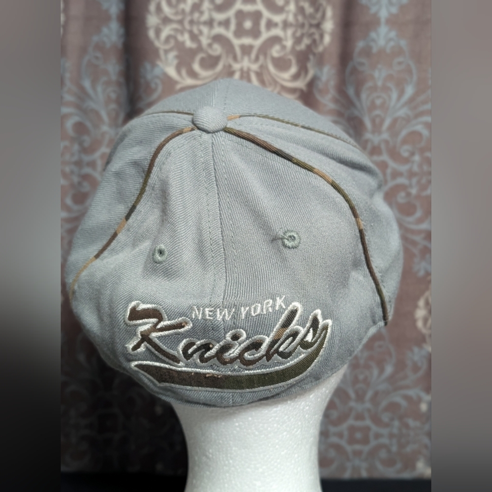 Men's Adidas Gray and Camo New York Knicks Hat Size L/XL - Picture 2 of 10